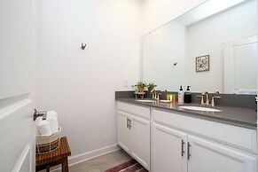 Splendid 5Bd Close to Disney at Storey Lake 4251