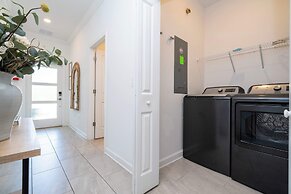 Splendid 5Bd Close to Disney at Storey Lake 4251