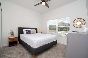 Splendid 5Bd Close to Disney at Storey Lake 4251