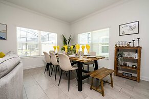 Splendid 5Bd Close to Disney at Storey Lake 4251