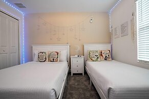 Gorgeous 4 Bd w Pool Storey Lake Resort 2653