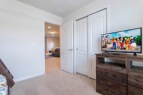 Splendid 5 Bd w Screened Pateo Pool Windsor Westside 8921