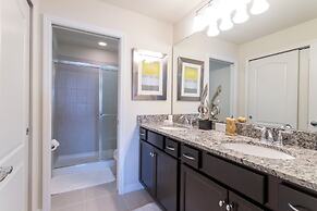 Splendid 5 Bd w Screened Pateo Pool Windsor Westside 8921