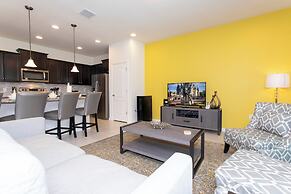 Splendid 5 Bd w Screened Pateo Pool Windsor Westside 8921