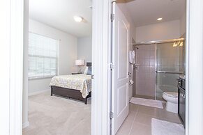 Splendid 5 Bd w Screened Pateo Pool Windsor Westside 8921