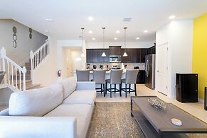 Splendid 5 Bd w Screened Pateo Pool Windsor Westside 8921