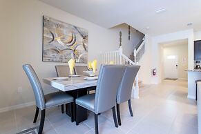 Splendid 5 Bd w Screened Pateo Pool Windsor Westside 8921