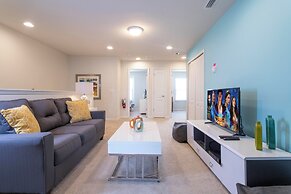 Splendid 5 Bd w Screened Pateo Pool Windsor Westside 8921