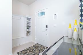 Splendid 5 Bd w Screened Pateo Pool Windsor Westside 8921