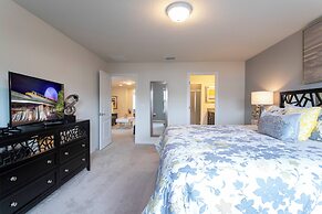 Splendid 5 Bd w Screened Pateo Pool Windsor Westside 8921