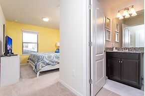 Splendid 5 Bd w Screened Pateo Pool Windsor Westside 8921