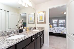 Splendid 5 Bd w Screened Pateo Pool Windsor Westside 8921