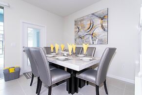 Splendid 5 Bd w Screened Pateo Pool Windsor Westside 8921