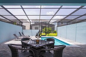 Splendid 5 Bd w Screened Pateo Pool Windsor Westside 8921