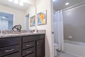 Splendid 5 Bd w Screened Pateo Pool Windsor Westside 8921