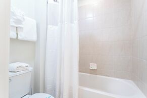 Splendid 5 Bd w Screened Pateo Pool Windsor Westside 8921