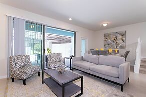 Splendid 5 Bd w Screened Pateo Pool Windsor Westside 8921