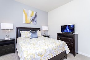 Splendid 5 Bd w Screened Pateo Pool Windsor Westside 8921