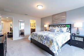 Splendid 5 Bd w Screened Pateo Pool Windsor Westside 8921