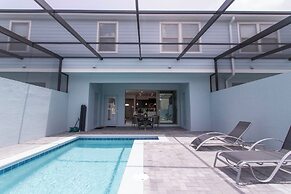 Splendid 5 Bd w Screened Pateo Pool Windsor Westside 8921