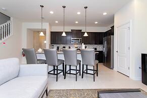 Splendid 5 Bd w Screened Pateo Pool Windsor Westside 8921