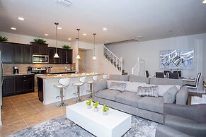 Luxury 5 Bedroom w Private Pool Close to Disney 8875
