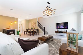 Gorgeous 5 Bd w Pool Close to Disney Champions Gate 948