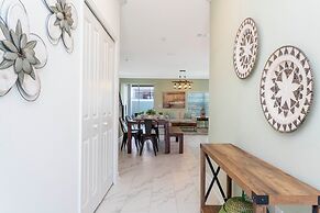Gorgeous 5 Bd w Pool Close to Disney Champions Gate 948