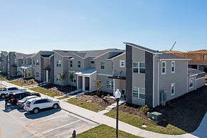 Gorgeous 5 Bd w Pool Close to Disney Champions Gate 948