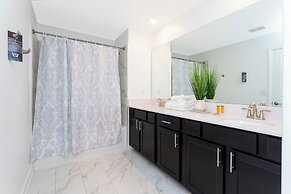 Gorgeous 5 Bd w Pool Close to Disney Champions Gate 948