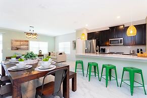 Gorgeous 5 Bd w Pool Close to Disney Champions Gate 948