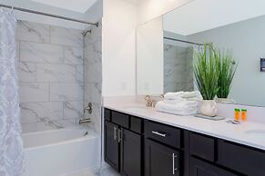 Gorgeous 5 Bd w Pool Close to Disney Champions Gate 948