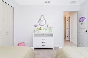 Gorgeous 5 Bd w Pool Close to Disney Champions Gate 948