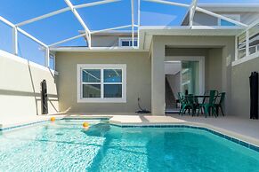 Gorgeous 5 Bd w Pool Close to Disney Champions Gate 948