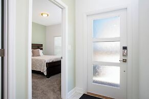 Gorgeous 5 Bd w Pool Close to Disney Champions Gate 948