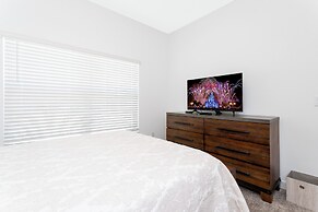 Gorgeous 5 Bd w Pool Close to Disney Champions Gate 948