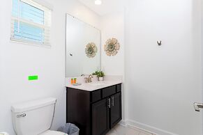 Gorgeous 5 Bd w Pool Close to Disney Champions Gate 948