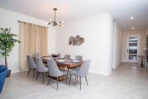 Fabulous 5 Bedrooms Close to Disney at Champions Gate Resort 8988