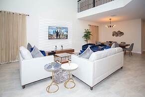 Fabulous 5 Bedrooms Close to Disney at Champions Gate Resort 8988