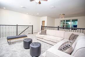 Fabulous 5 Bedrooms Close to Disney at Champions Gate Resort 8988