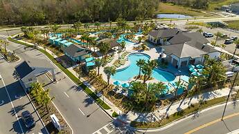 Fabulous 5 Bedrooms Close to Disney at Champions Gate Resort 8988