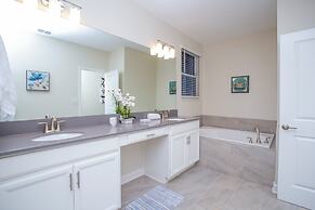 Fabulous 5 Bedrooms Close to Disney at Champions Gate Resort 8988