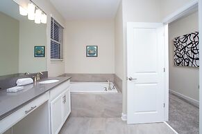 Fabulous 5 Bedrooms Close to Disney at Champions Gate Resort 8988