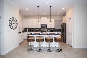 Fabulous 5 Bedrooms Close to Disney at Champions Gate Resort 8988