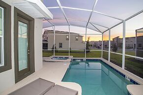 Fabulous 5 Bedrooms Close to Disney at Champions Gate Resort 8988