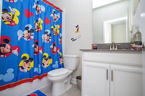 Fabulous 5 Bedrooms Close to Disney at Champions Gate Resort 8988