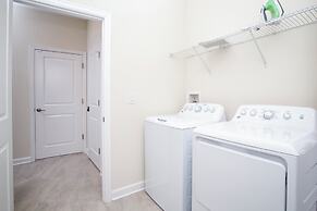 Fabulous 5 Bedrooms Close to Disney at Champions Gate Resort 8988