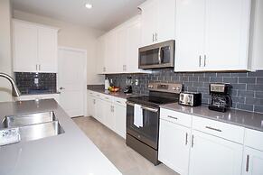 Fabulous 5 Bedrooms Close to Disney at Champions Gate Resort 8988