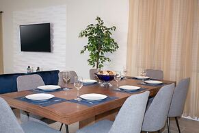 Fabulous 5 Bedrooms Close to Disney at Champions Gate Resort 8988