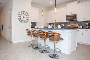 Fabulous 5 Bedrooms Close to Disney at Champions Gate Resort 8988